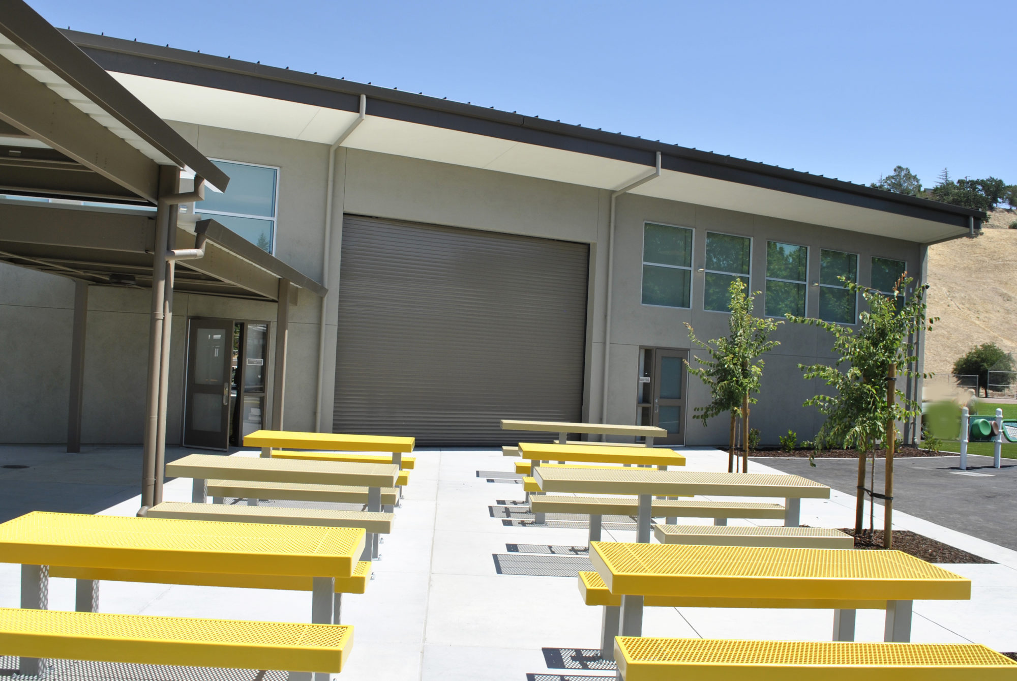 Tice Creek K-8 School Mulitpurpose Building Exterior Seating