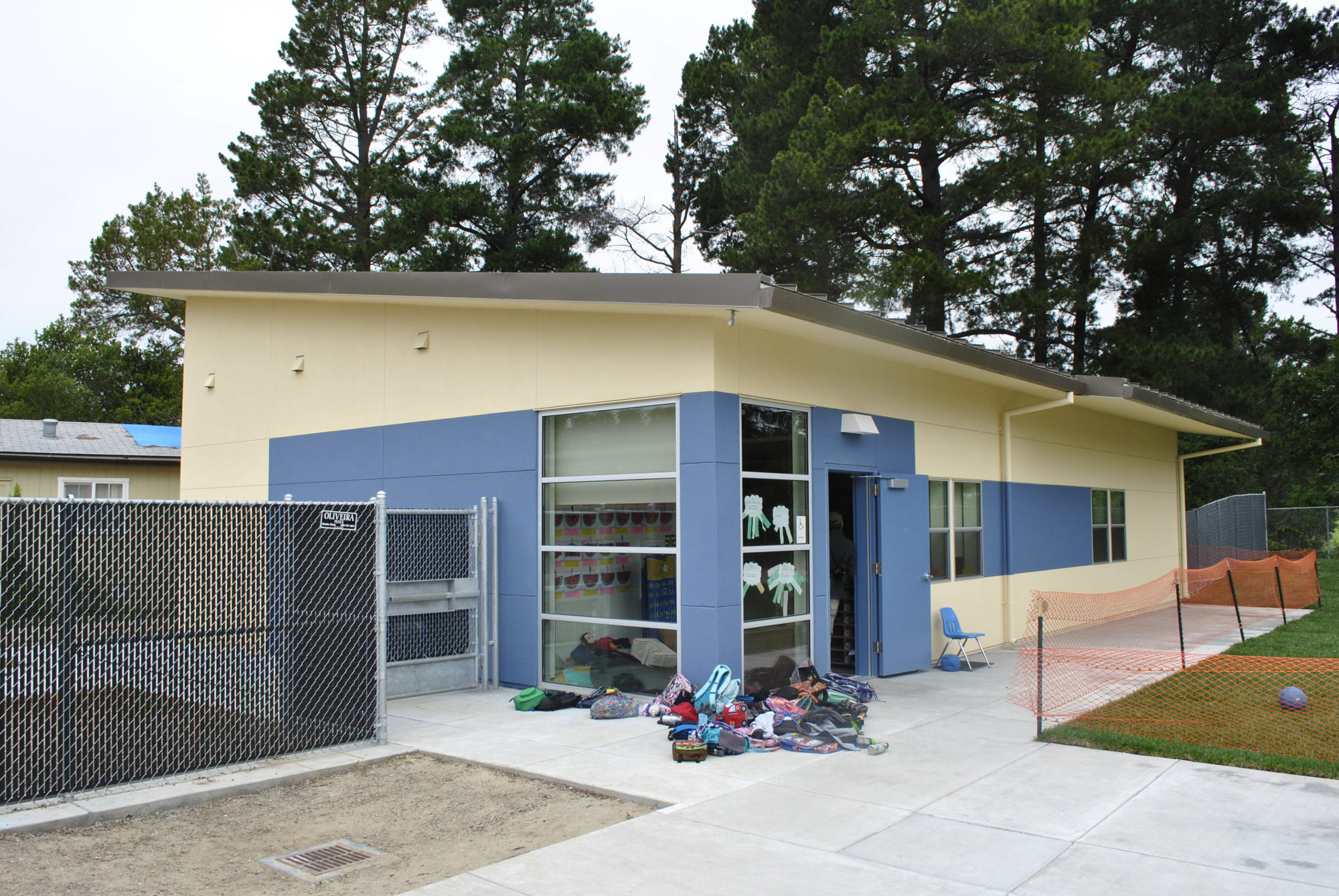 Santa Cruz Gardens Elementary School New Modular Classroom Building Exterior