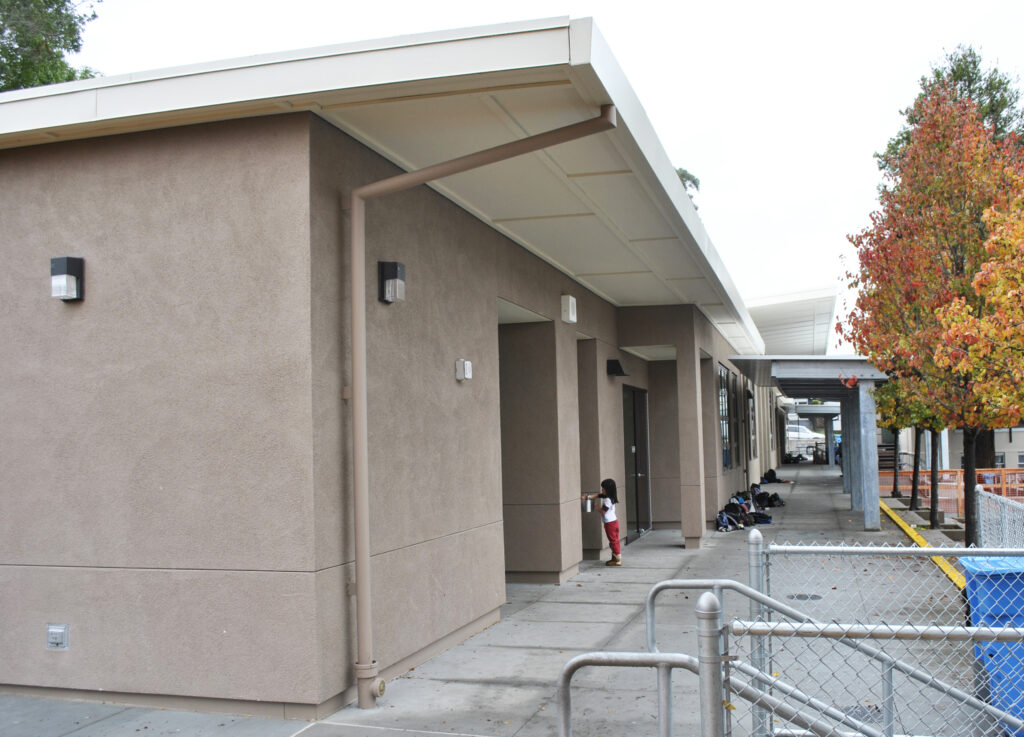 Side view of Roosevelt Elementary School’s modular classroom wing, highlighting the clean modern design and covered entrance.